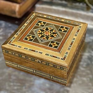 Vintage Wood Marquetry Inlay Lidded Trinket Box Velvet Lining